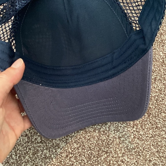 Oiselle Trucker Hat - Picture 6 of 6
